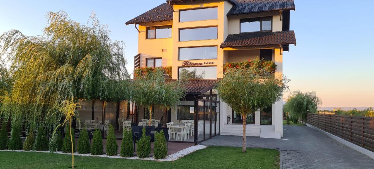 Hotel Riana Adjud Zewnętrze zdjęcie