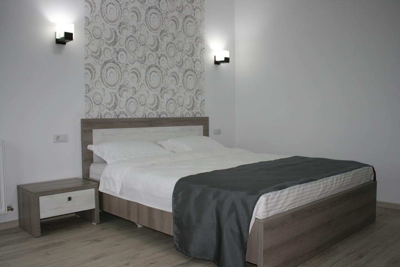 Hotel Riana Adjud Zewnętrze zdjęcie