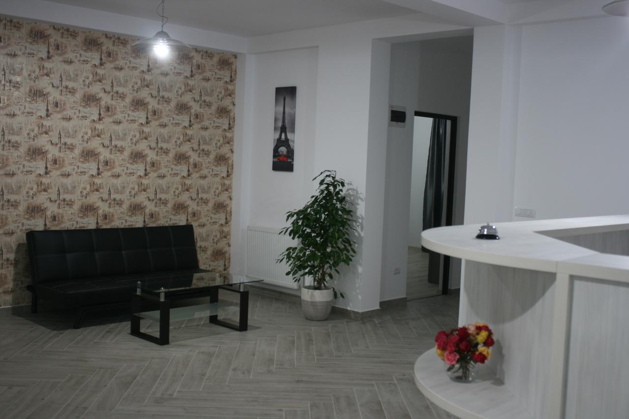 Hotel Riana Adjud Zewnętrze zdjęcie