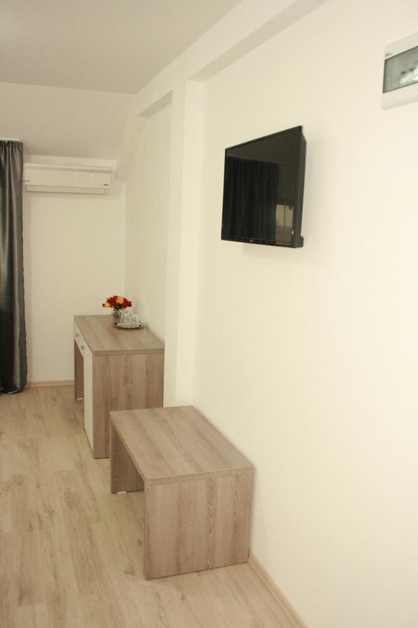 Hotel Riana Adjud Zewnętrze zdjęcie