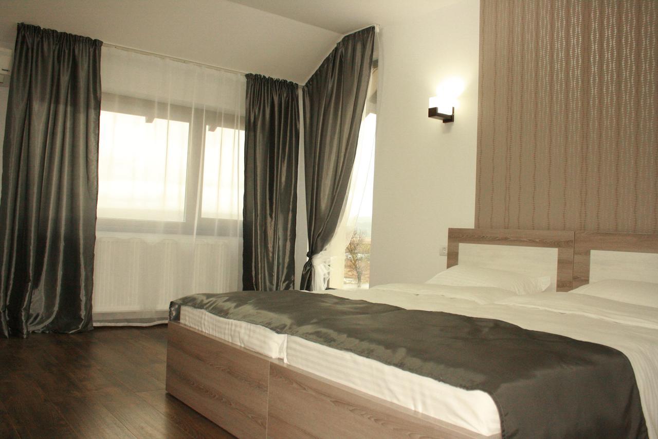 Hotel Riana Adjud Zewnętrze zdjęcie