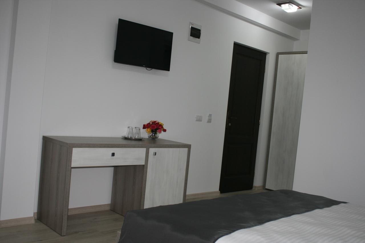 Hotel Riana Adjud Zewnętrze zdjęcie