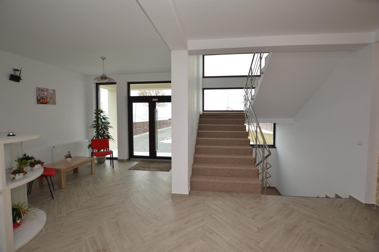 Hotel Riana Adjud Zewnętrze zdjęcie