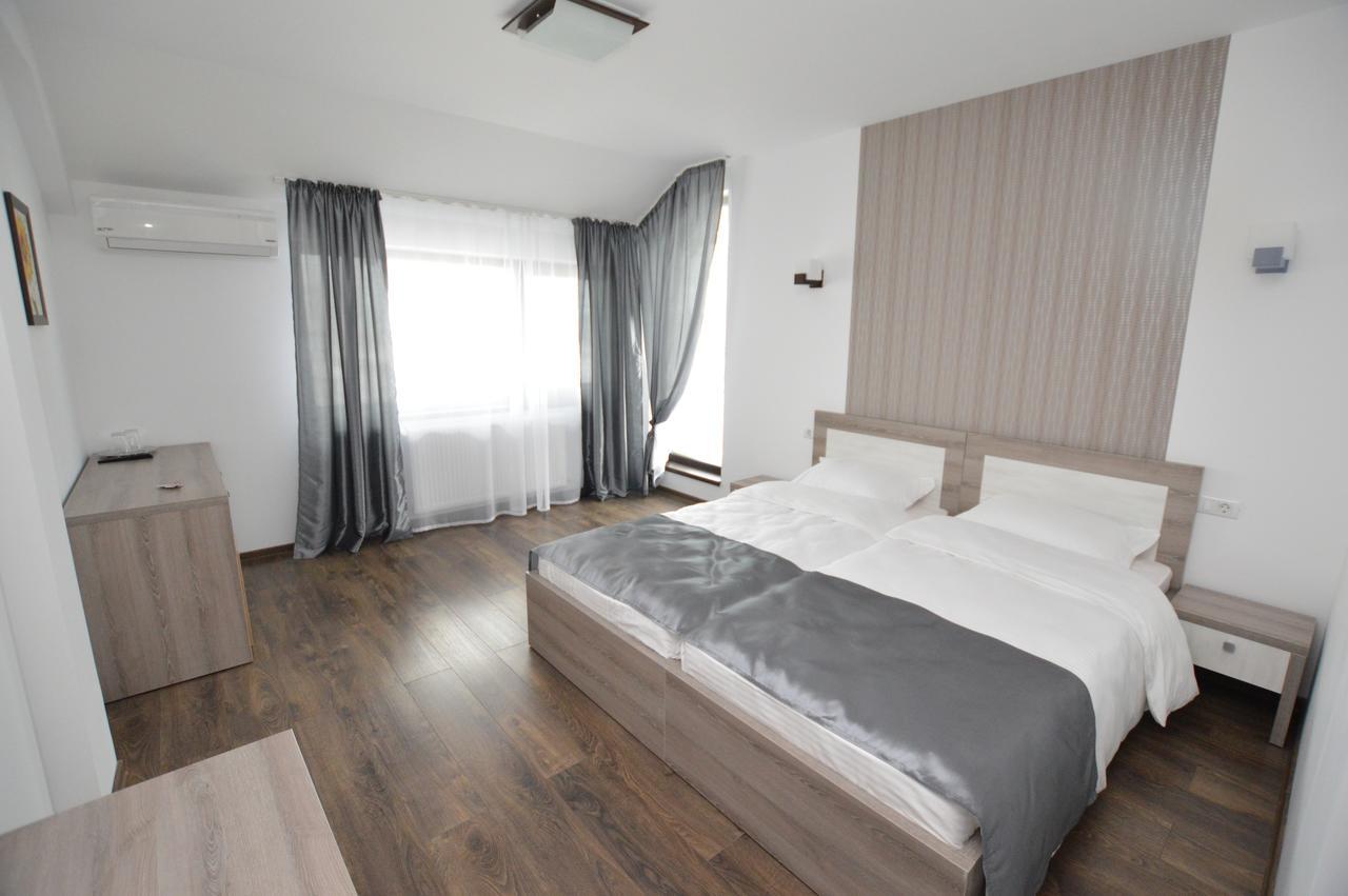 Hotel Riana Adjud Zewnętrze zdjęcie