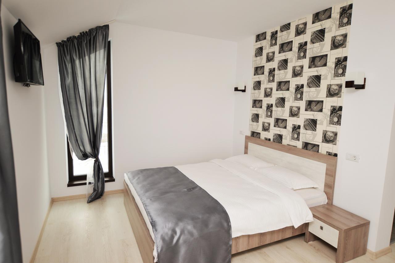 Hotel Riana Adjud Zewnętrze zdjęcie