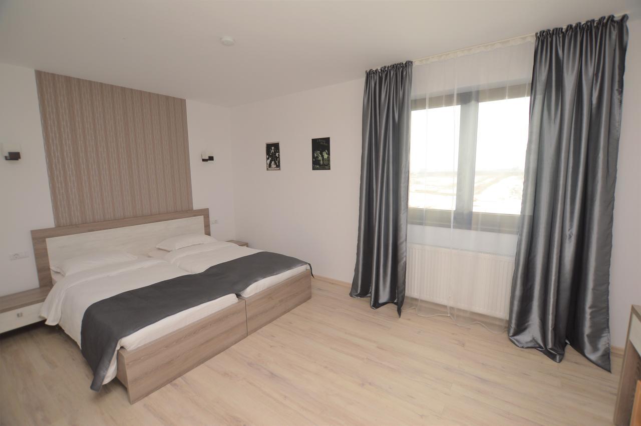 Hotel Riana Adjud Zewnętrze zdjęcie