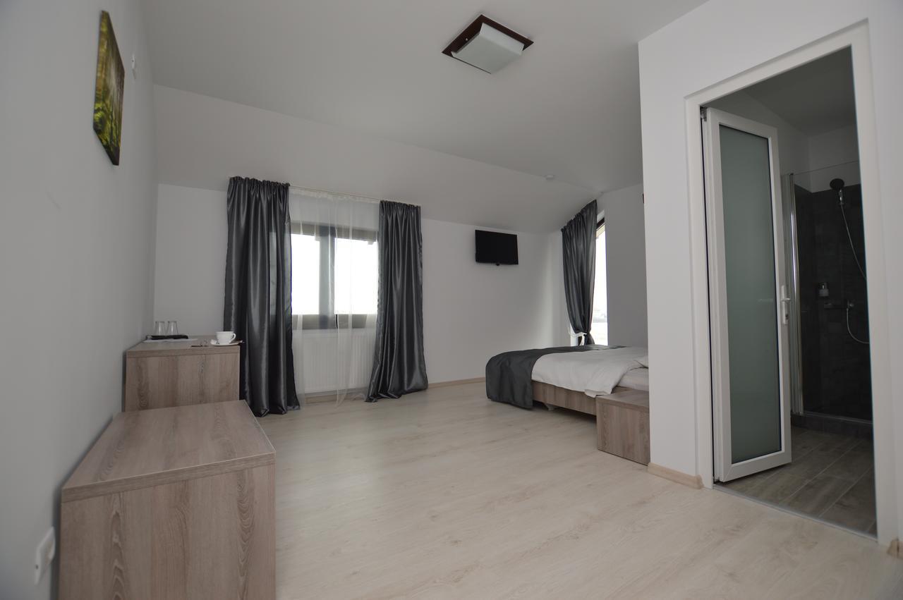 Hotel Riana Adjud Zewnętrze zdjęcie