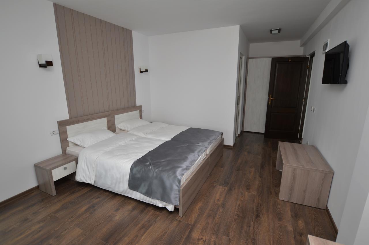 Hotel Riana Adjud Zewnętrze zdjęcie