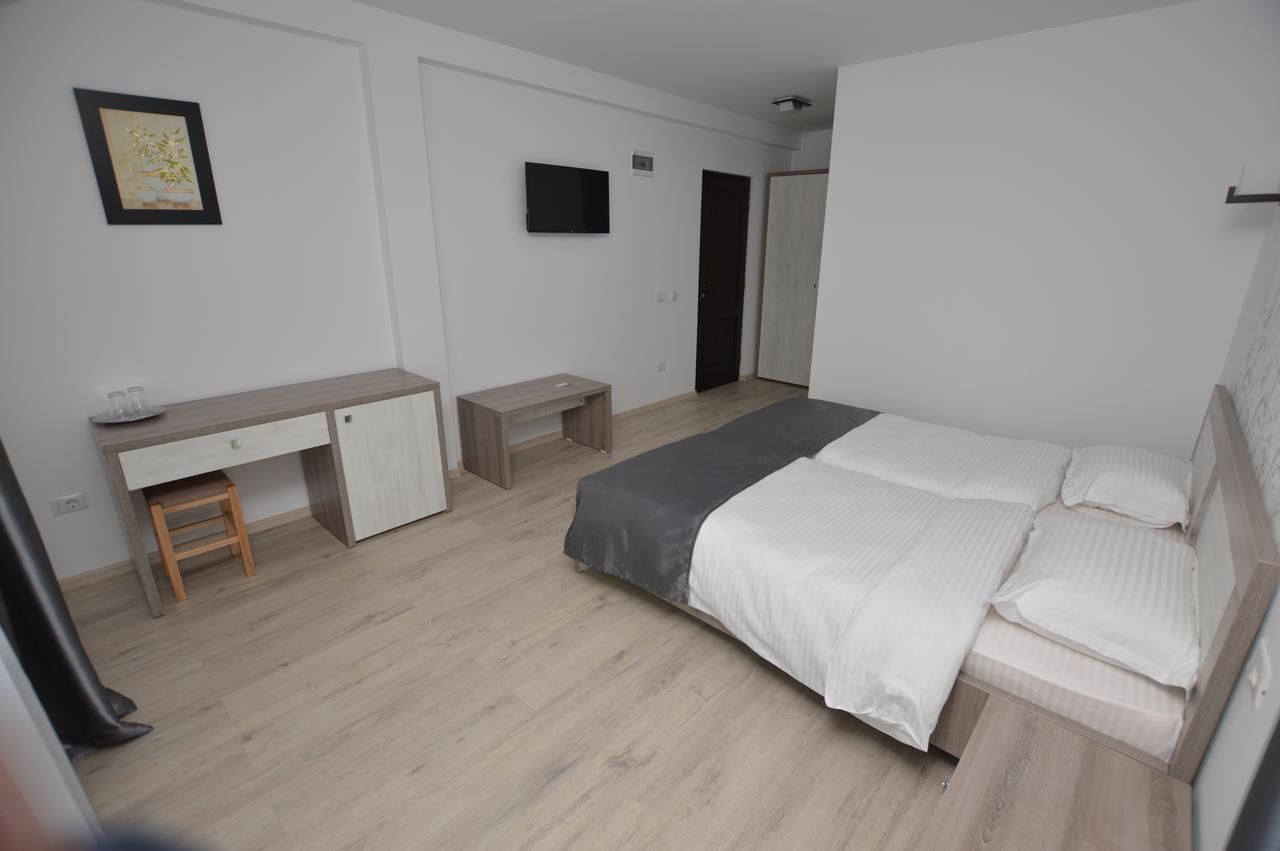 Hotel Riana Adjud Zewnętrze zdjęcie